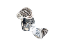 Load image into Gallery viewer, Back since of silver bracelet with deep black lines on a white background