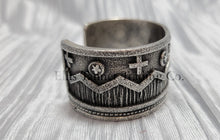Load image into Gallery viewer, Harrison Jim Etched Overlay Cuff