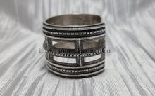 Load image into Gallery viewer, Harrison Jim Old Cut Cuff