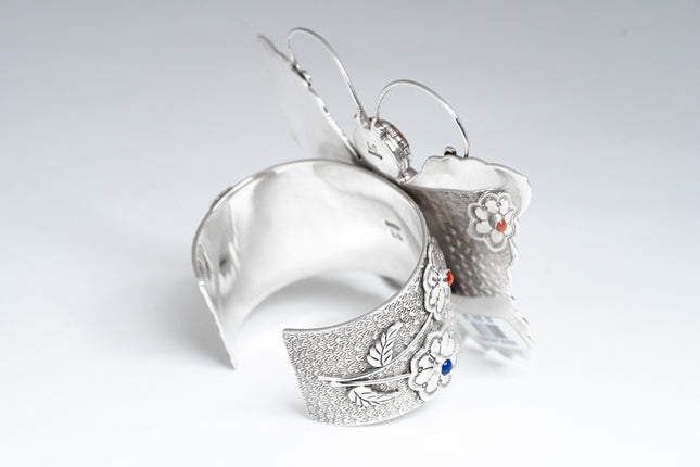 Shiny Back side of bracelet show casing bottom stems of flowers with red coral and lapis stone 